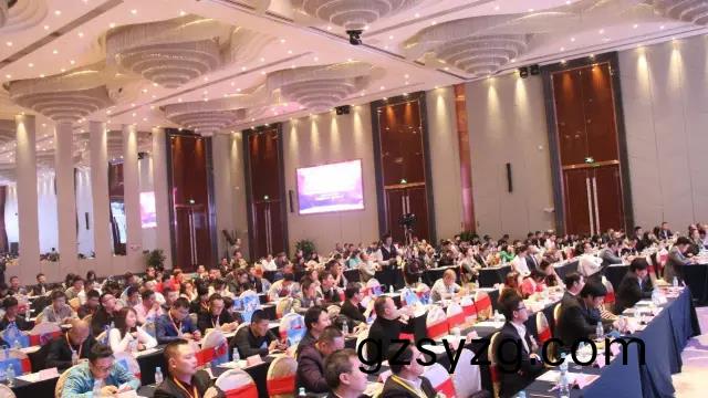 第(di)十(shi)六届中(zhong)国灯(deng)都产业(ye)高峰论坛(tan)在(zai)中山古镇举行